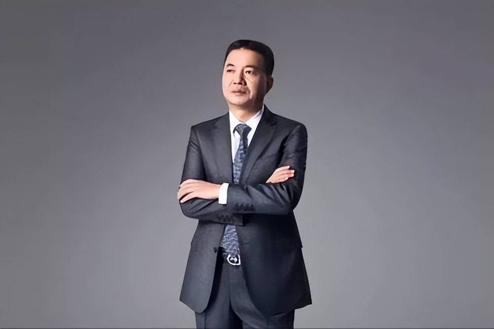 贵人鸟在营收下滑的时候,林天福也想了办法自救,在2015年到2018年连续