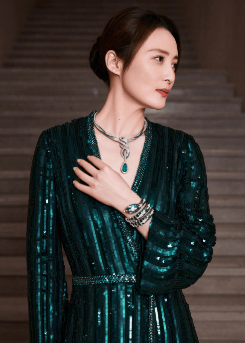 参考资料:蒋勤勤个人微博:4月18号没有受伤,请大家放心!