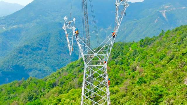 杭温铁路作为国内首条混合所有制改革试点和社会资本投资的"双示范"