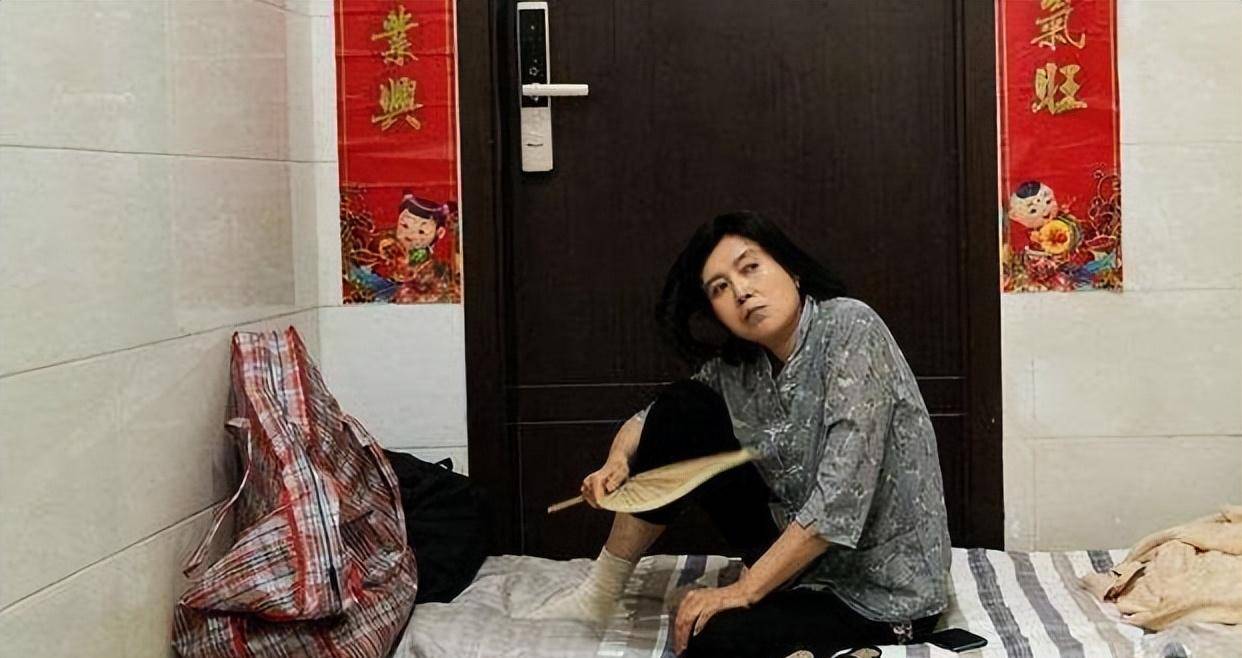 丁嘉丽:为孙红雷向导演下跪,两段婚姻伤人伤己,如今信佛养老