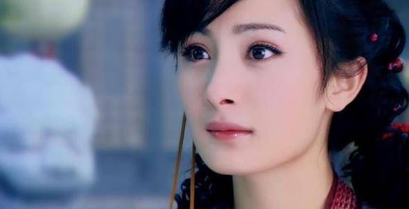 那个时候的郭品超才是真正的大明星,能够和对方合作,对于杨幂而言是一