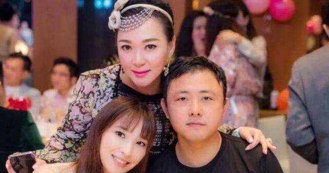 纪晓波:从"叠马仔"到亿万富豪,吴佩慈为其生4子至今仍