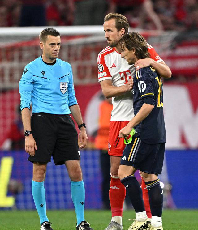 皇马2-2拜仁:维尼修斯荣膺mvp,金玟哉造灾难