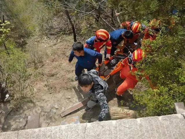恒山景区虎风口落石，逃生游客：一声巨响石头从头顶落下