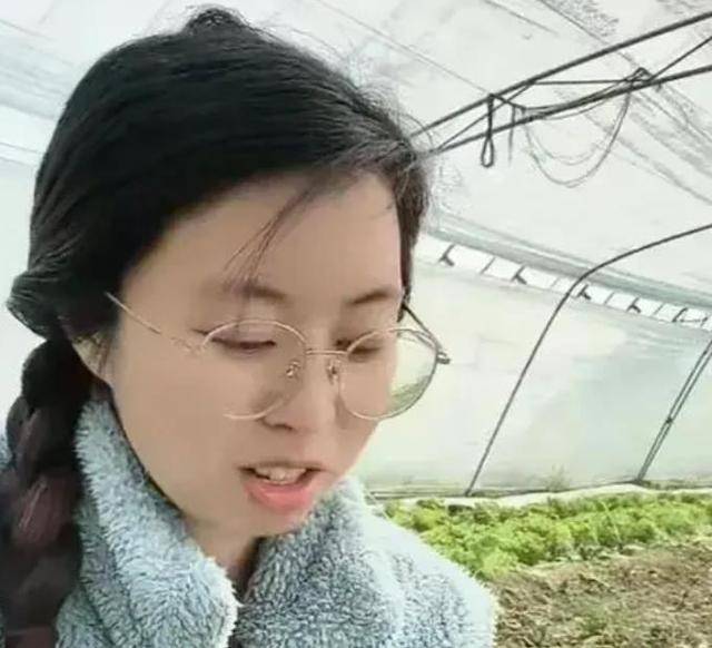 不忍了?郭威妻子怼网友言辞很犀利,被喊五一回去看许敏很不满