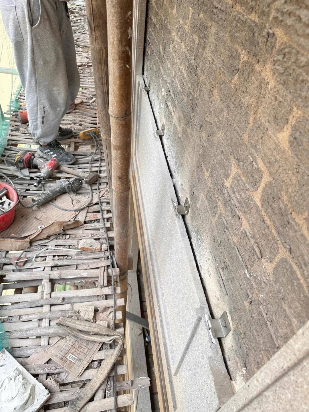 外墙石材干挂与湿贴优缺点对比