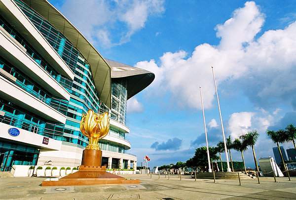 坐飞机去港澳考虑有要多少钱?大致开销!香港澳门必去的景点有哪些?