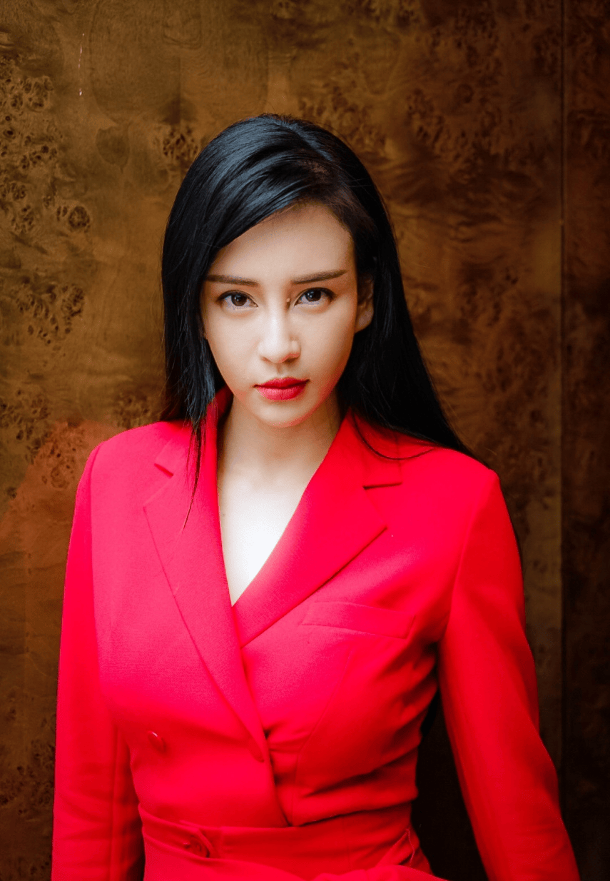 身材绝佳!母其弥雅尽显女神风范