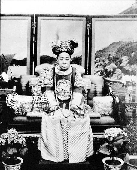 清朝最胖最丑的贵妃,伙食比皇帝还好,盗墓贼说她尸身多年不腐