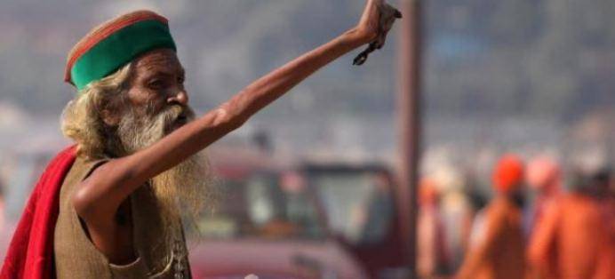 印度苦行僧为信仰,声称77年不吃不喝,一遇到监控原形毕露