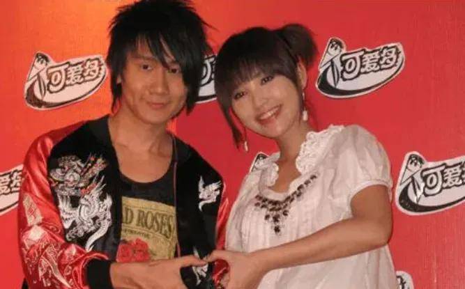 除此之外,林俊杰还和徐若瑄,by2的妹妹孙雨传出过绯闻.