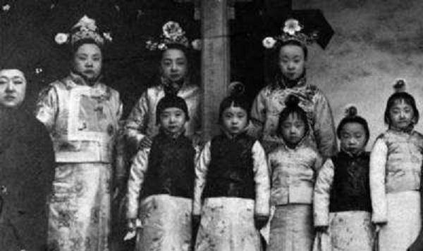 中国最后一位公主,36岁结婚,76岁创业,95岁身亡,鲁豫采访过她