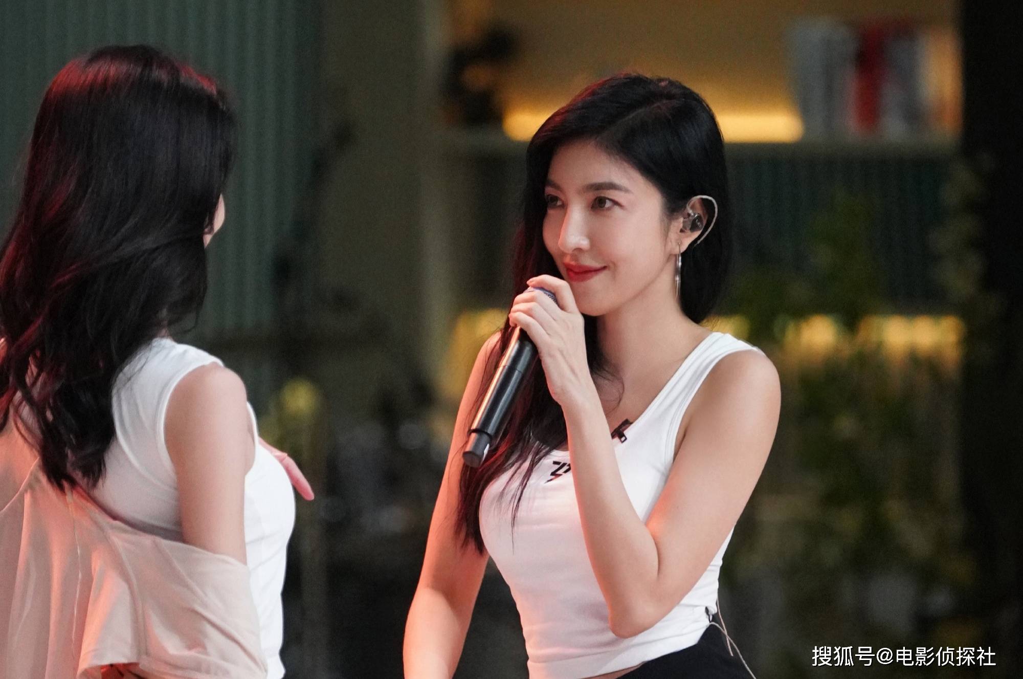 杨谨华的闺蜜是萧亚轩,而萧亚轩是王阳明的前任,蔡诗芸如果跟杨谨华走