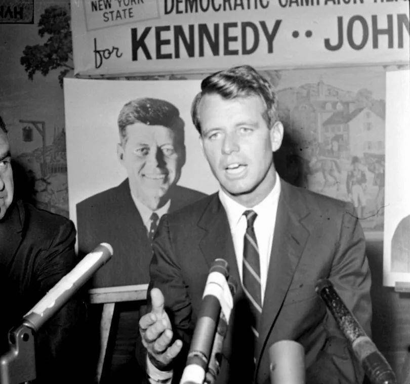 1962年,美国记者偷拍梦露和肯尼迪约会,身穿透明钻石裙魅惑妖娆