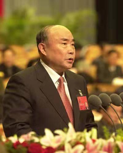 他曾任辽宁省委副书记,后任浙江省委书记,政绩斐然,今年88岁了