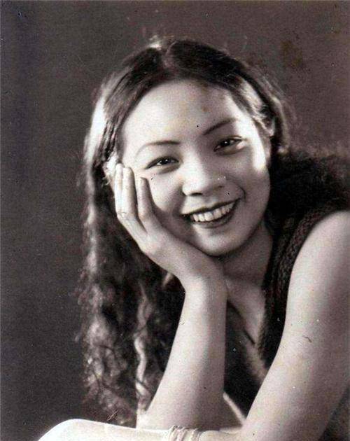 她因名字太清雅被同学排挤,校长:改个土气点的,结果红