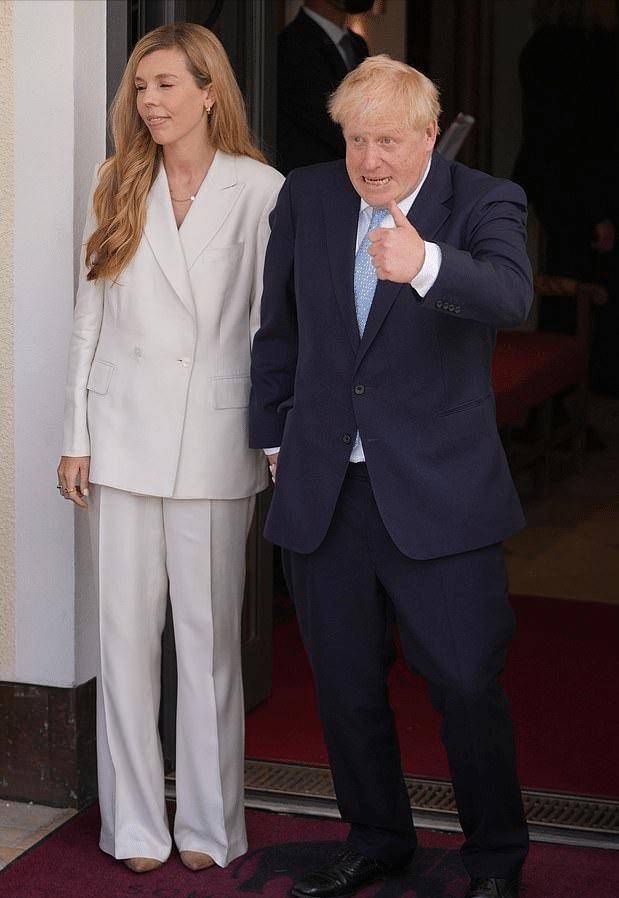 英国第一夫人:嫁大23岁三婚首相还儿女双全,抢凯特和梅根的风头_凯莉