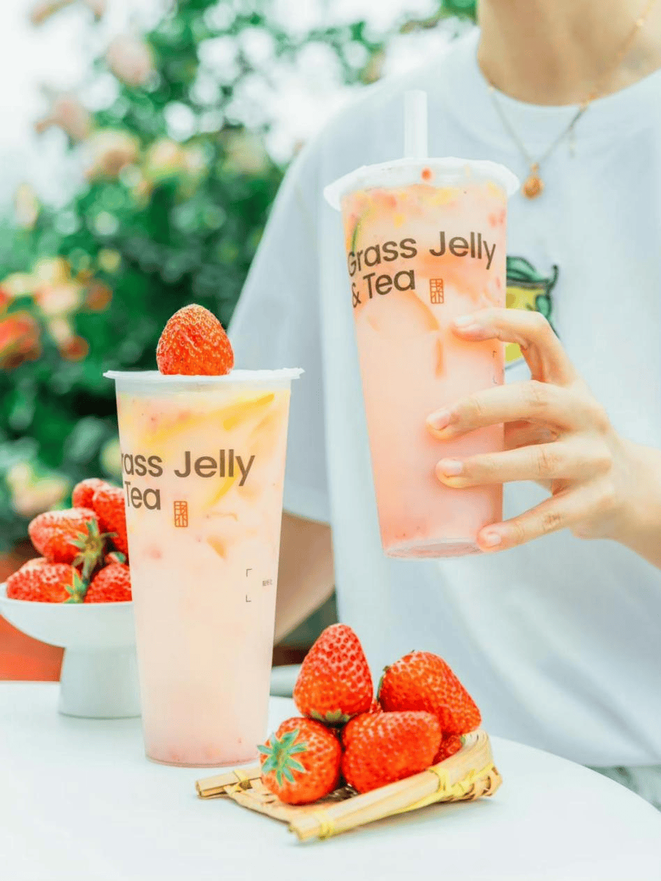 10元"拿下"草莓白月光,书亦烧仙草超高质价比收获众多消费者青睐