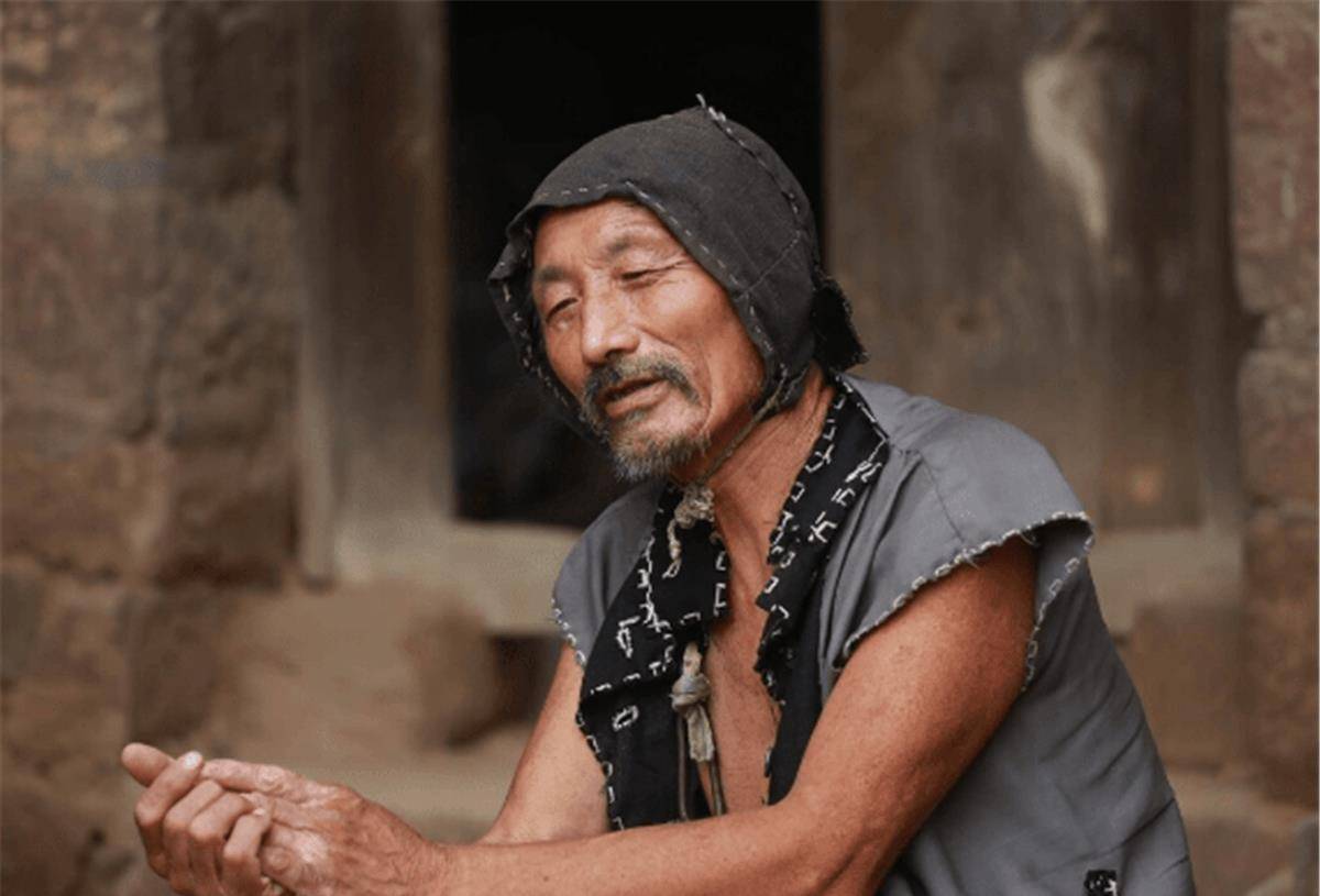 清末一乞丐,人称"糊涂叟",料事如神,逍遥似仙,堪称俗世奇人_老人_老头