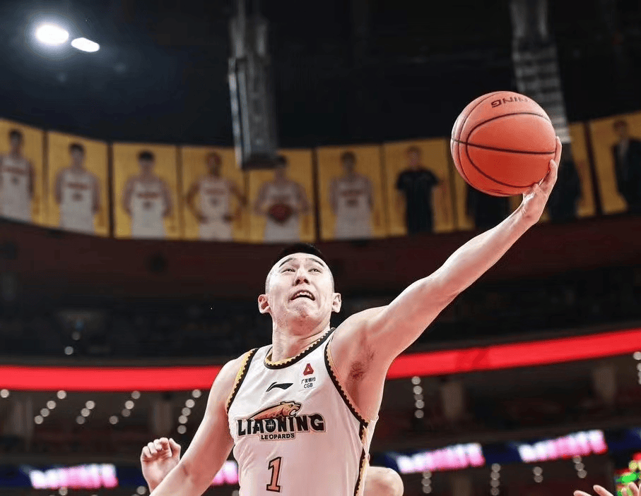 杨鸣激活2米8大前锋,广东真