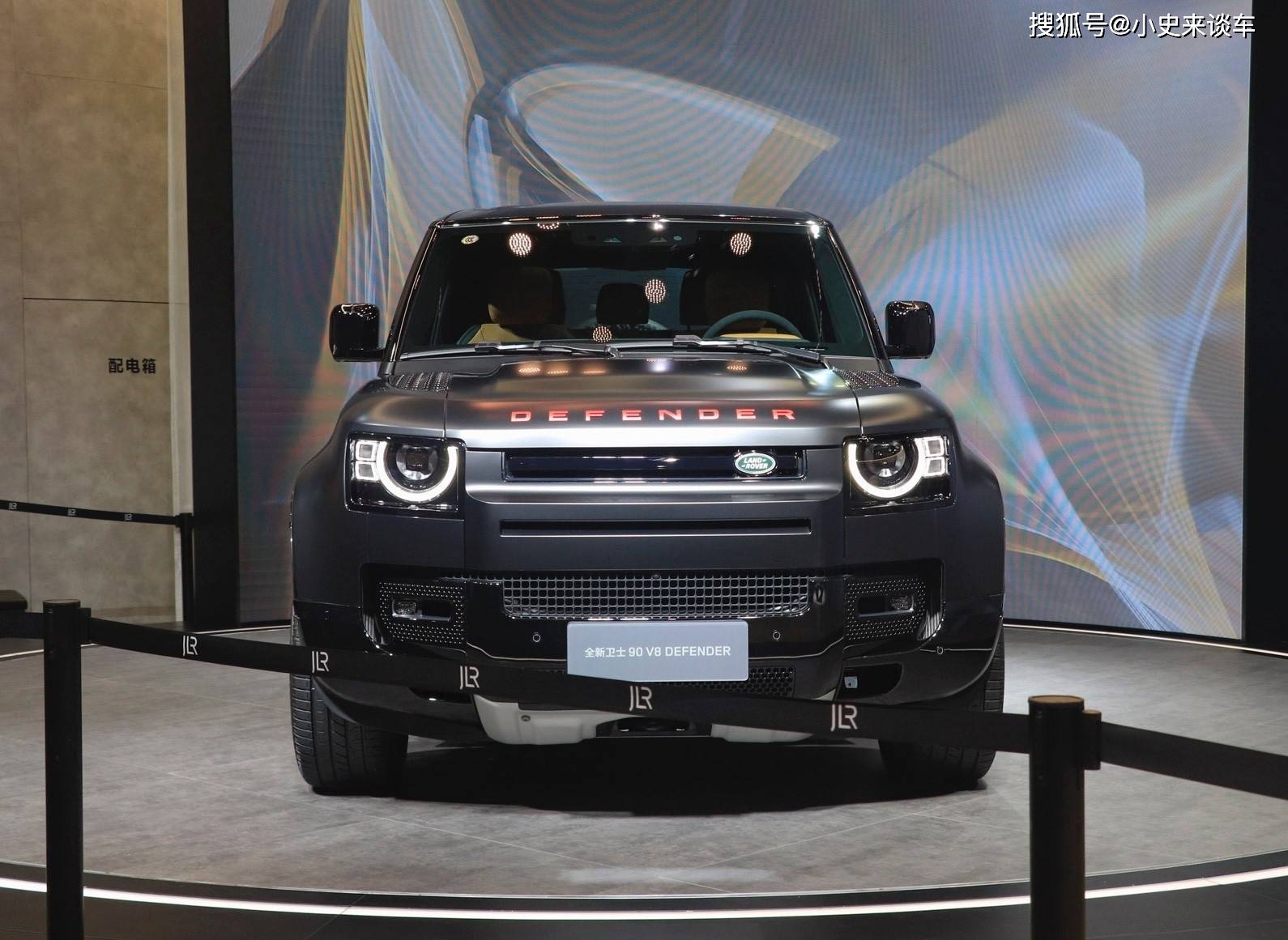 路虎卫士加入"价格战",不到70万起外观硬朗,搭载5.0t 差速锁