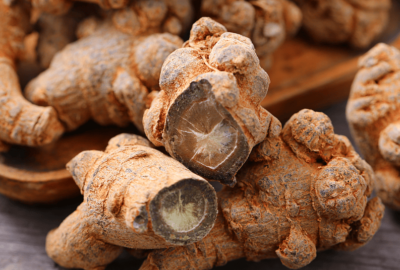 这款面膜的制作方法非常简单,只需将珍珠粉,三七粉,灵芝粉,陈皮粉各取