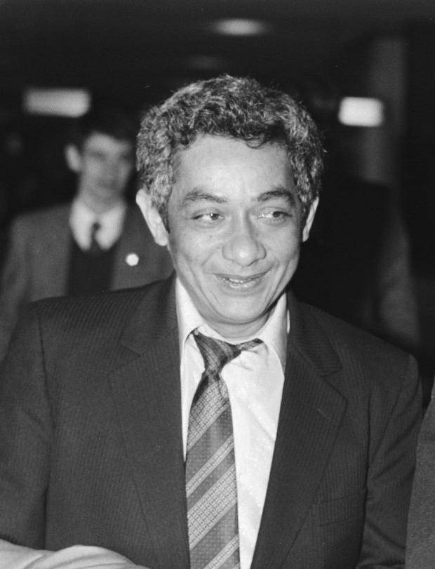 苏里南总统和总理都是一个华人?客家话是官方语言为什么是谣言?