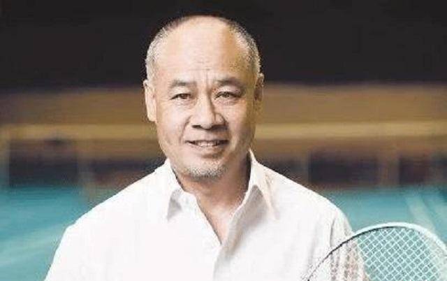 体操王子李宁:17岁入选国家队,现已身家百亿,妻子是个冻龄美人