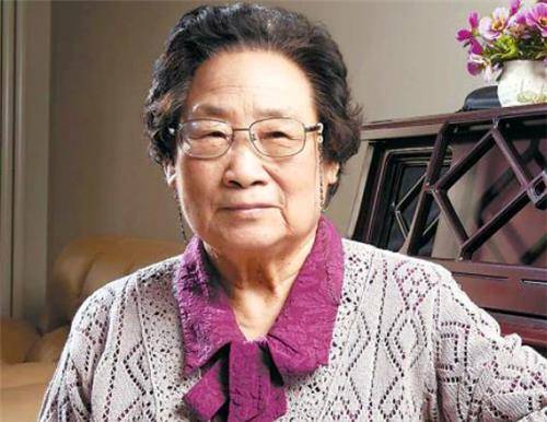 想必这位因论文"致谢"走红的博士黄国平也是位相当杰出的人才,据悉,黄