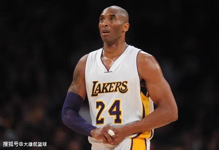 奥尼尔在效力于洛杉矶湖人的时候,与科比合作了八年.