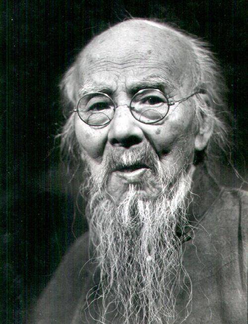 齐白石,为什么能够大器晚成,成长为中国多才多艺的艺术家呢