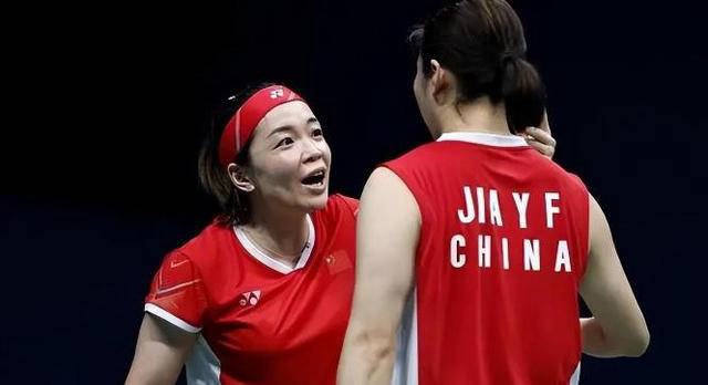 尽管羽毛球是印尼的国球,中国队展现出的实力丝毫不逊,甚至稍显过硬.