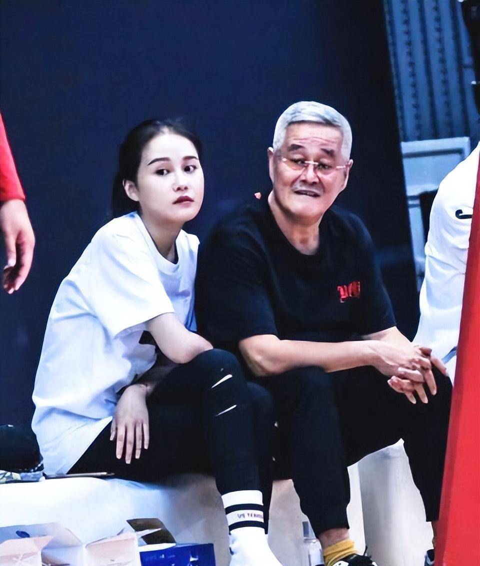 同是赵本山的基因,把前妻和现任的女儿一对比,差距就出来了