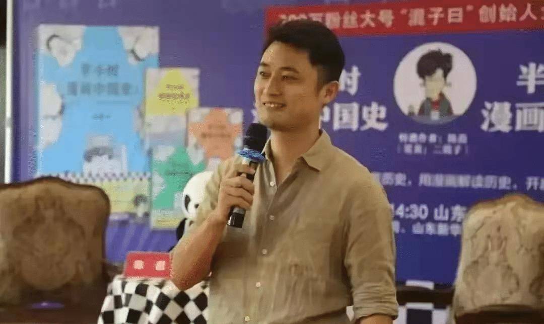 42岁的张泉灵瞒着60岁老公给一31岁二混子转账1600万,丈夫笑了,两年后