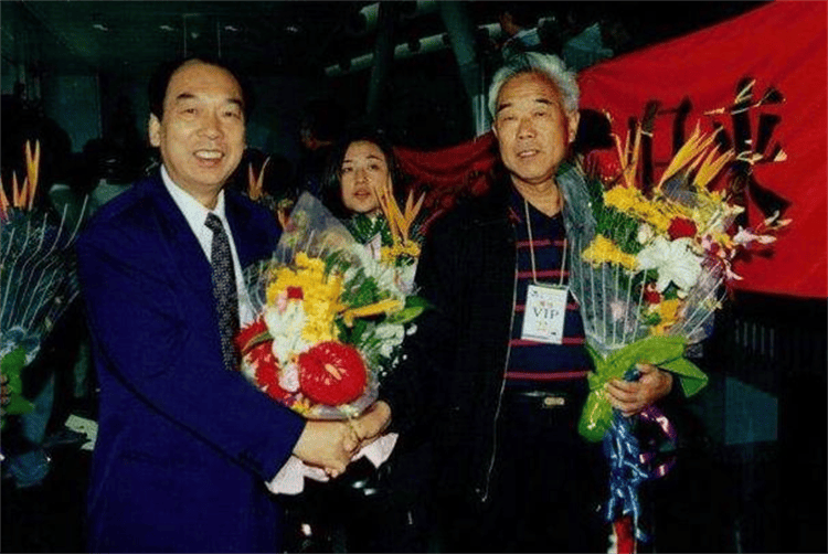 可当时整个国乒队的人,除了张燮林外都认为邓亚萍个子矮小,中远台没有