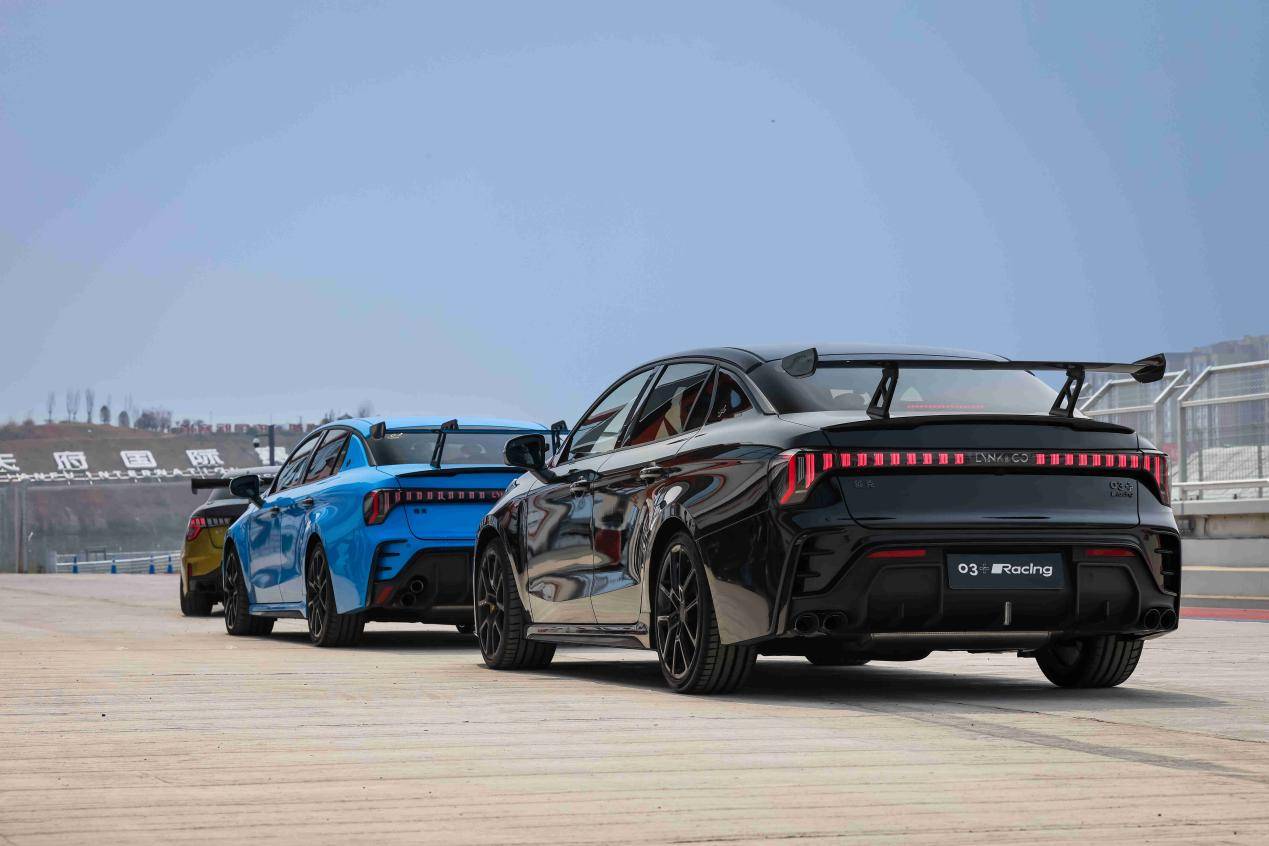 领克cyan racing车队再次登上tcr领奖台!