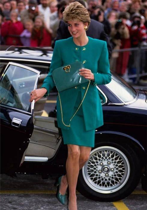 2016年,威廉王子在泰姬陵想起亡母,哭到停不下来,凯特无力安慰