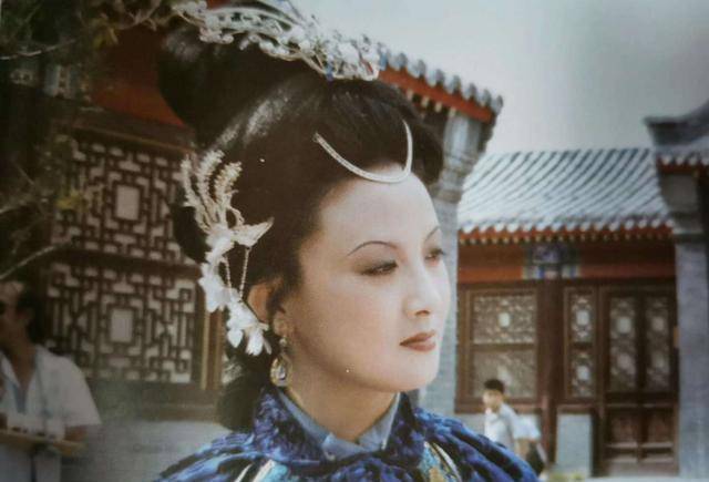 身怀皇帝骨肉,监禁中被人用弓绞杀,贾元春的下场为何如此凄凉?