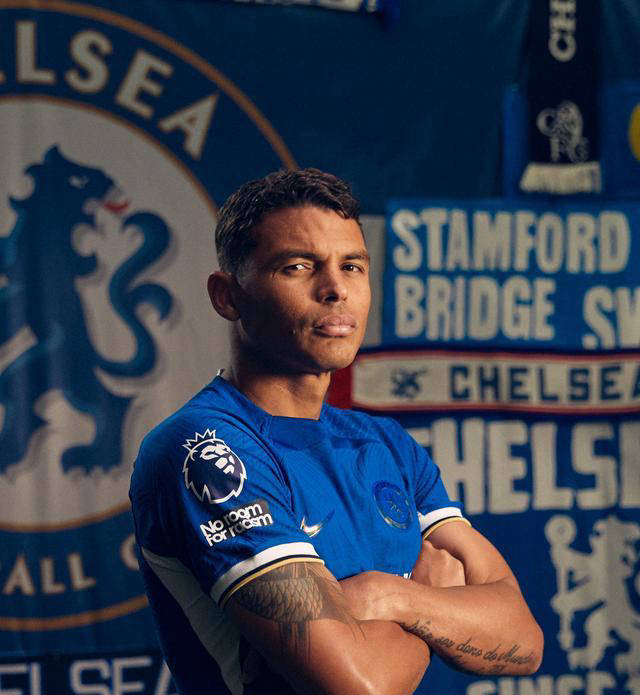 巴西足球老将齐聚,弗鲁米嫩塞现"大龄球星聚集地"