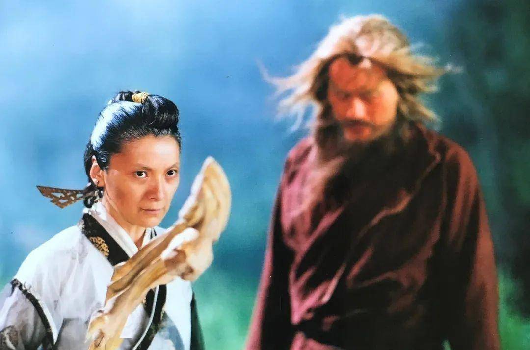 同样是演"金花婆婆",把陈紫函和阎青妤放一起,差距就出来了