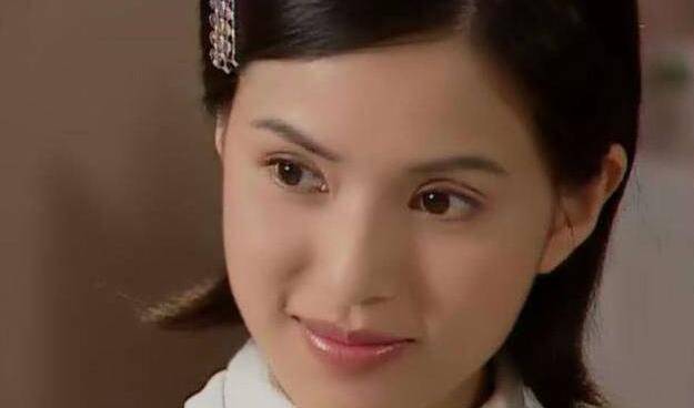 李若彤:最美小龙女,一生经历坎坷,落魄到各大商场挣钱捞金!