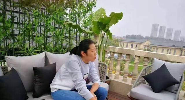 朱婷回国团聚,家中豪宅曝光,与妹妹愉快打羽毛球,国家队归队安排确认