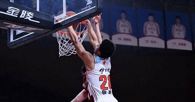 cba半决赛战局:新疆队搏击致胜,邱彪战术制胜关键_比赛_浙江_防守
