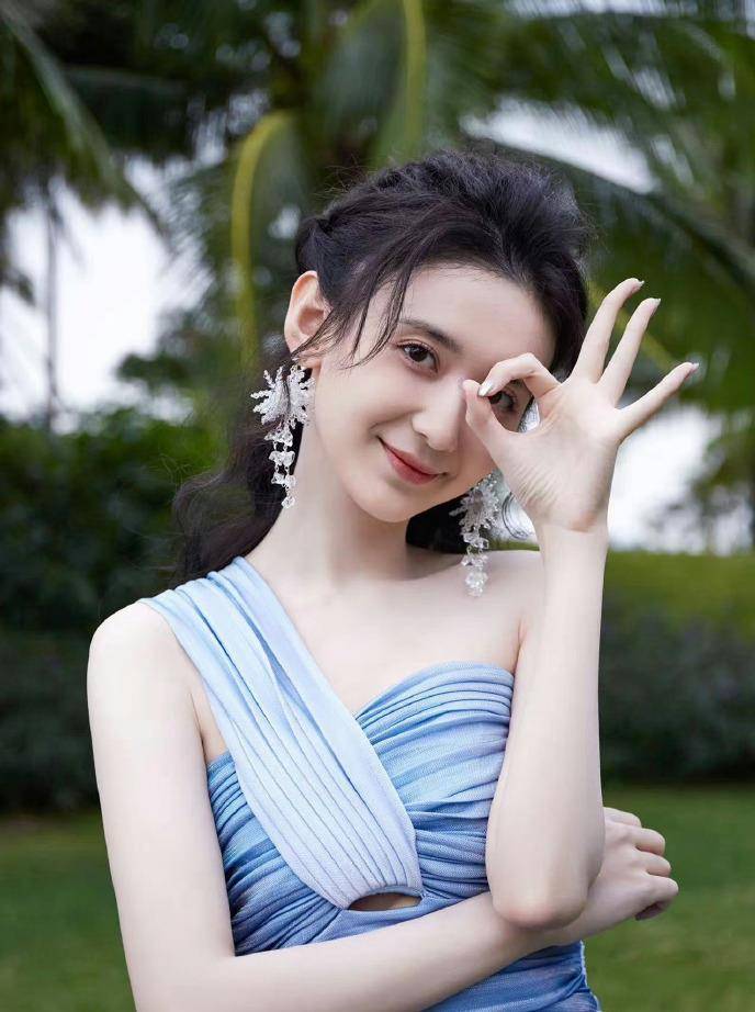 北电毕业的她自己可赚280万,图啥呢_关晓彤_张一山_女孩