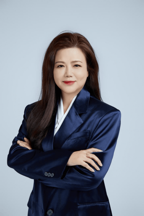 一,少年时期的乒乓情缘罗小玲女士出生于四川省南充市,一个军人世家.