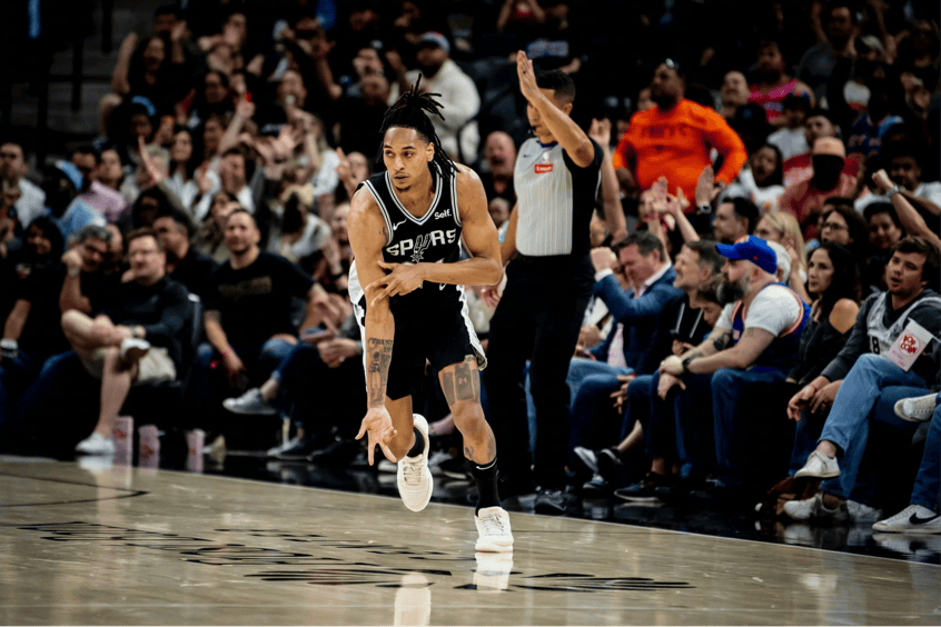 臂展222cm 模板伦纳德!这侧翼天赋真诱人啊,波波抢他吧,外线不愁了