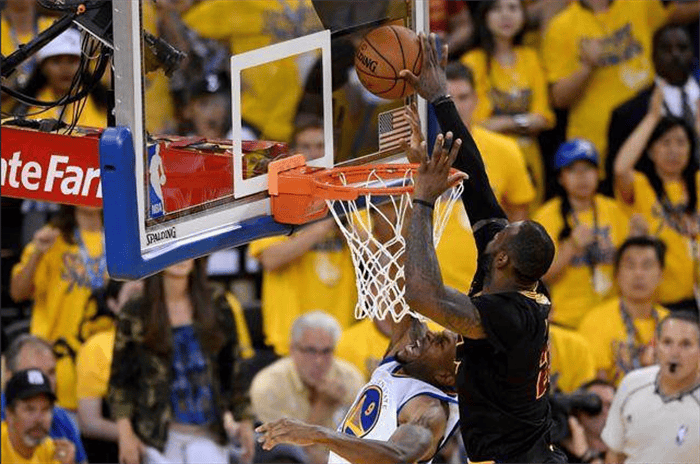 东契奇和詹姆斯打法的三个不同,使得东欧的配合不如詹欧丝滑!