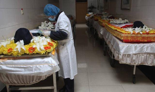 "死不起"的中国人!为何会出现"天价殡葬费"?问题出在谁身上