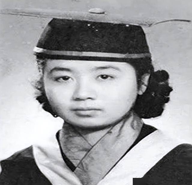 可是对叶嘉莹来说:爱情却是一件很陌生的事情.