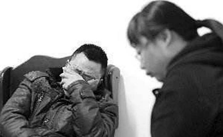 河南"巨腿女孩":拖34斤瘤子生活多年,22岁将其锯下,结婚生子